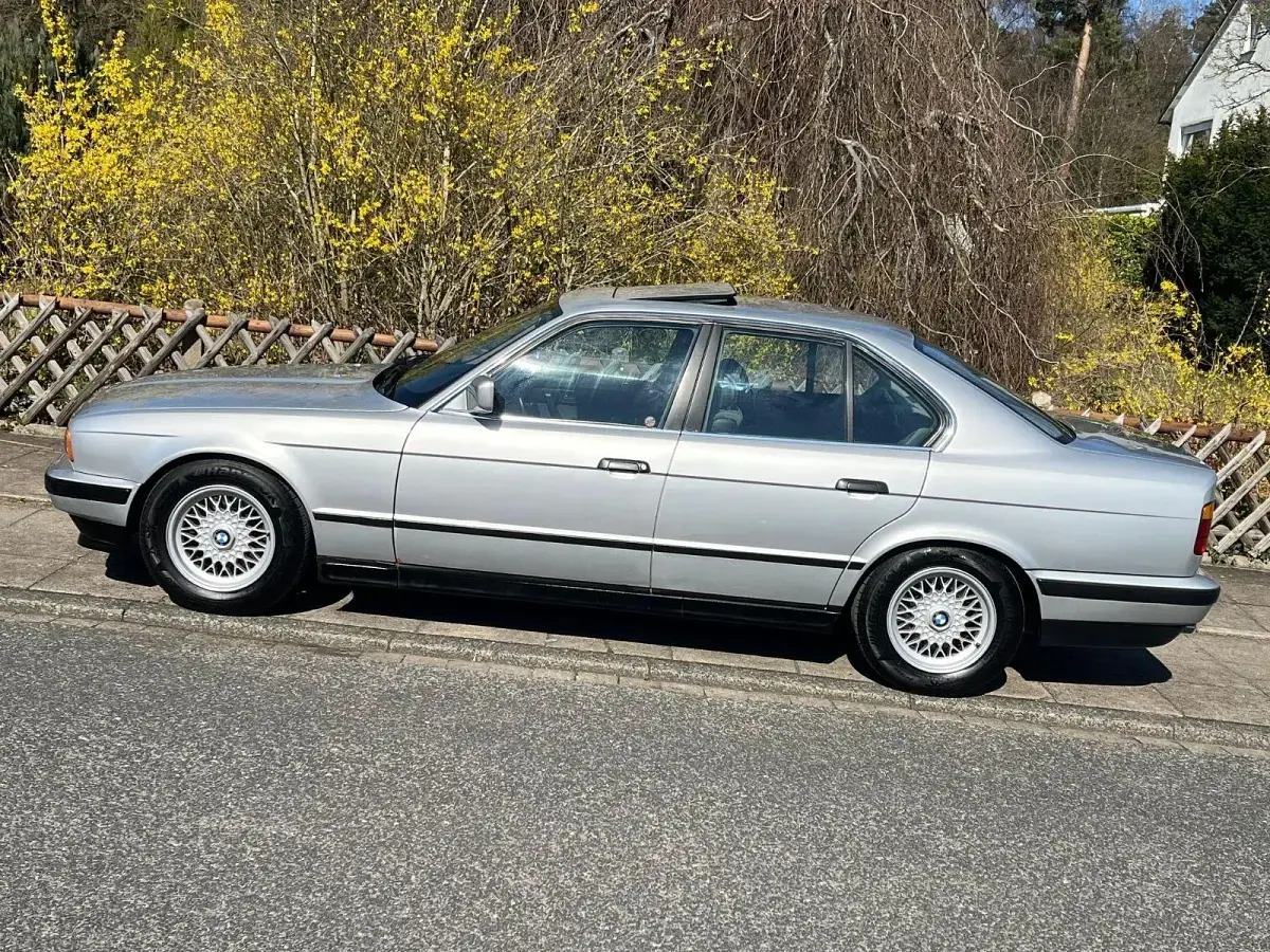 Gebraucht BMW 525 Performance 170 PS (125 kW) 1990 Silber Limousine