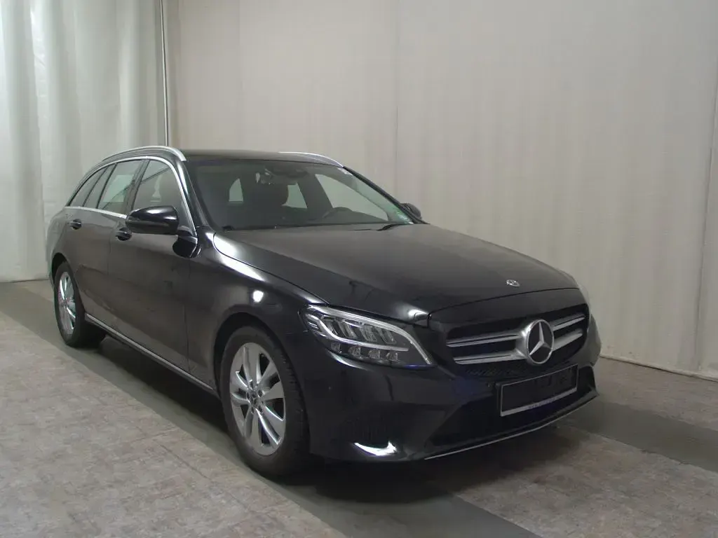 Gebraucht Mercedes 200 Avantgarde 184 PS (135 kW) 2019 Obsidianschwarz metalliclack (metallic) Kombi