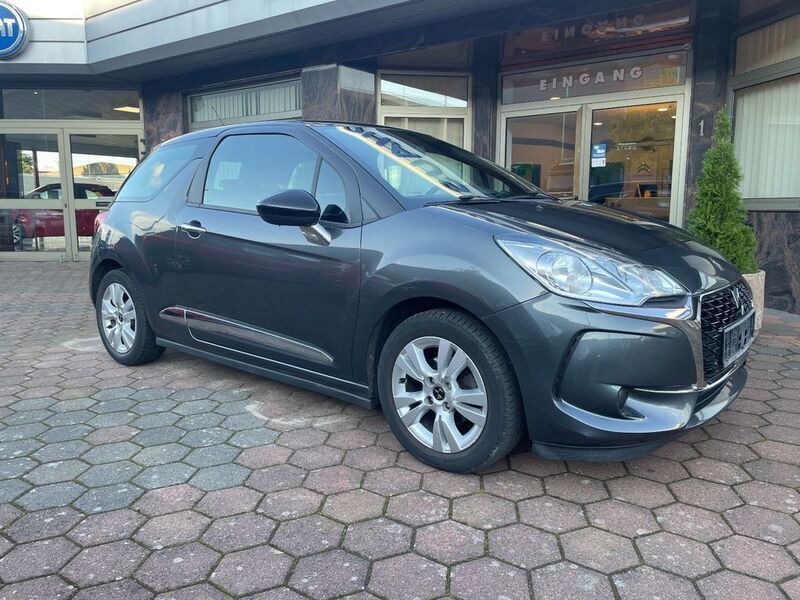 Lackierung sharkgrau+onyxsch Gebraucht 2016 DS Automobiles DS3 So Chic Kleinwagen | 7.990 € (Fairer Preis) - Bild 1/4