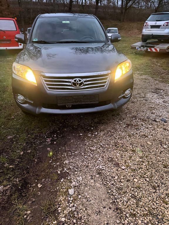 Grau Gebraucht 2010 Toyota RAV4 Life SUV | 4.900 € (Fairer Preis) - Bild 1/4