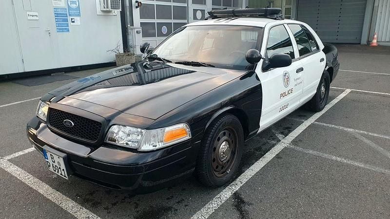 Gebraucht Ford Crown Victoria 253 PS (186 kW) 2010 Schwarz Limousine