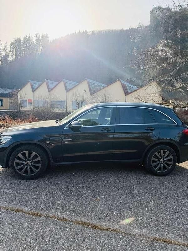 Gebraucht Mercedes GLC250 AMG line 211 PS (155 kW) 2017 Schwarz SUV