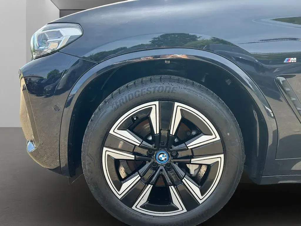Gebraucht BMW iX3 Shadowline 210 kW (286 PS) 2022 Schwarz / carbonschwarz (metallic) SUV