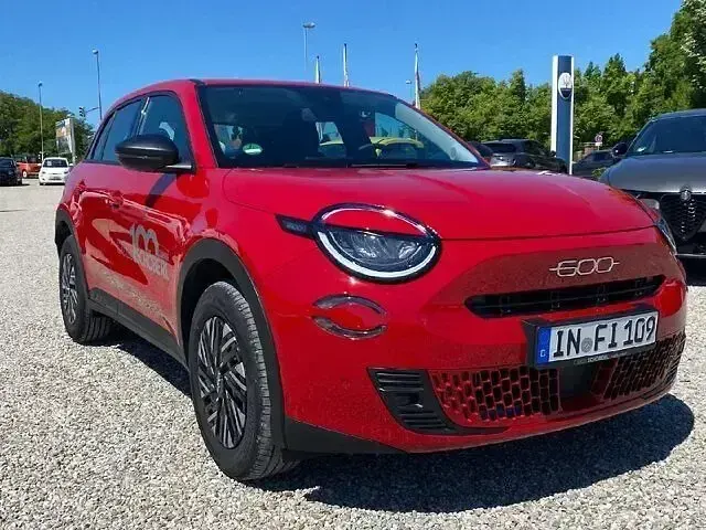Gebraucht Fiat 600 101 PS (74 kW) 2025 Rot SUV