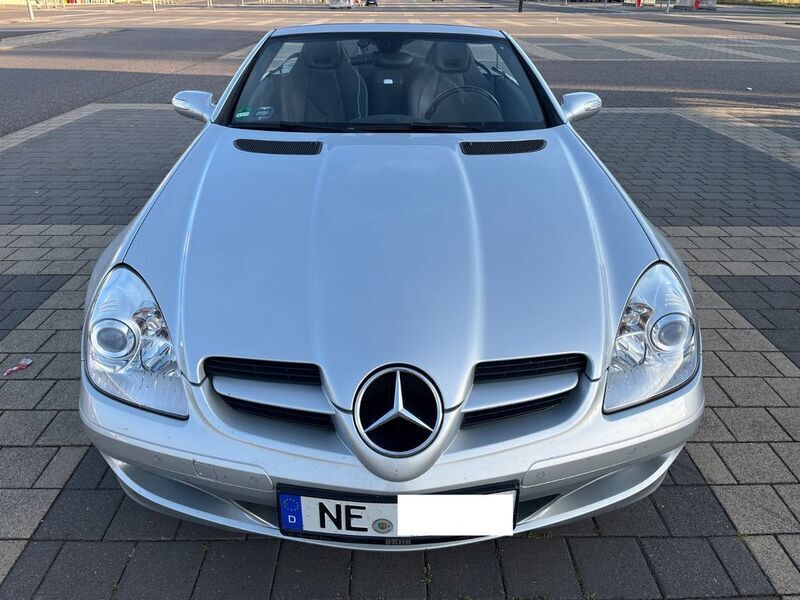 Silber Gebraucht 2005 Mercedes SLK200 Cabrio | 12.999 € (Fairer Preis) - Bild 1/4