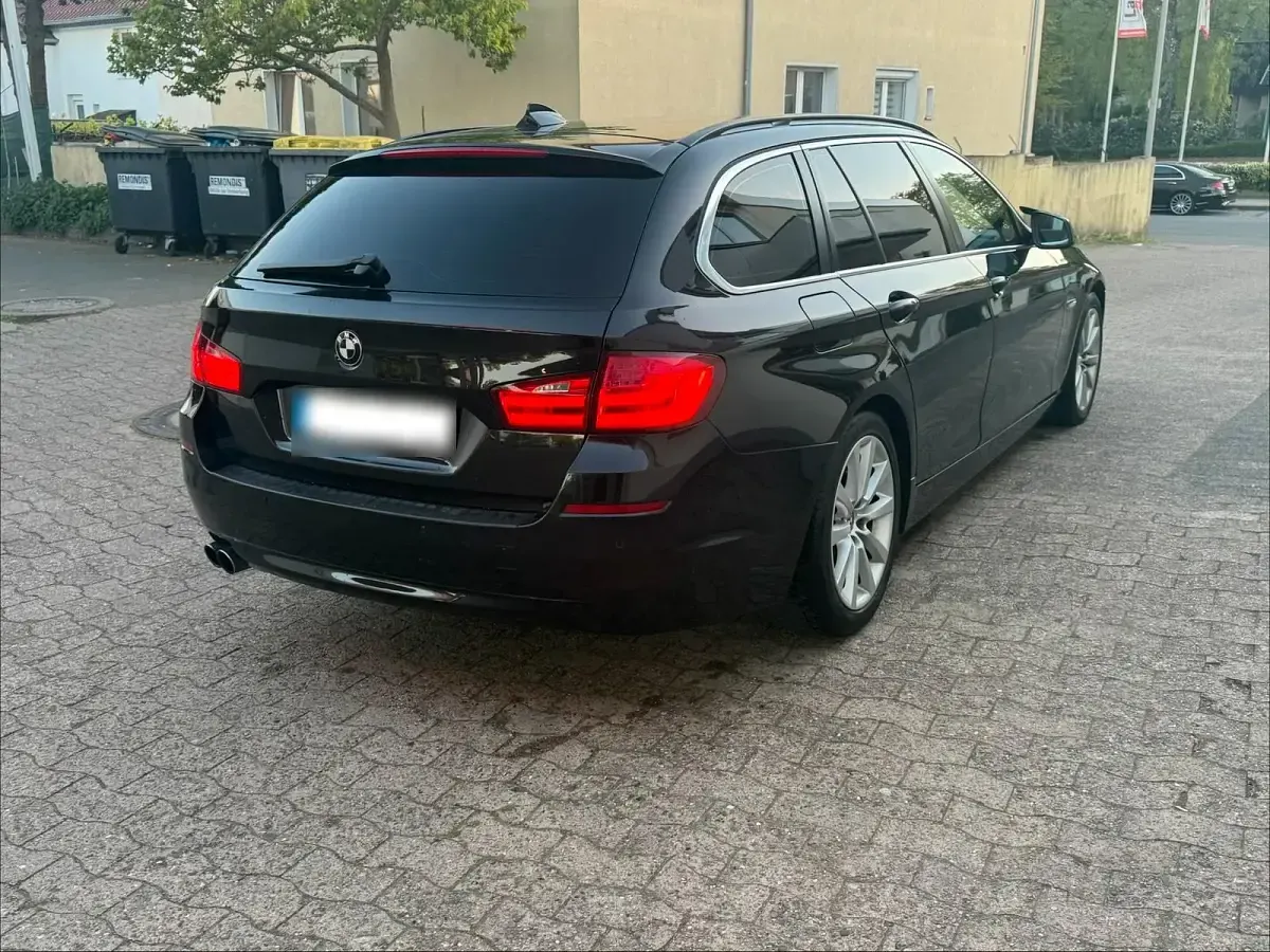 Gebraucht BMW 525 204 PS (150 kW) 2011 Schwarz Kombi