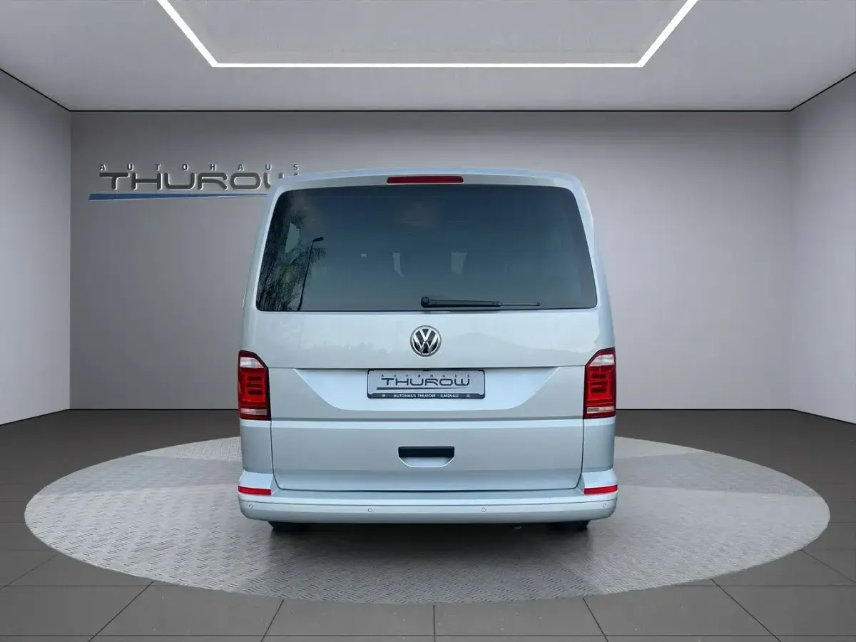 Usado VW Multivan Trendline 150 HP (110 kW) 2015 Prateado Monovolume