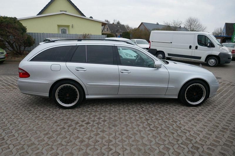 Gebraucht Mercedes E220 Classic 170 PS (125 kW) 2009 Silber Kombi