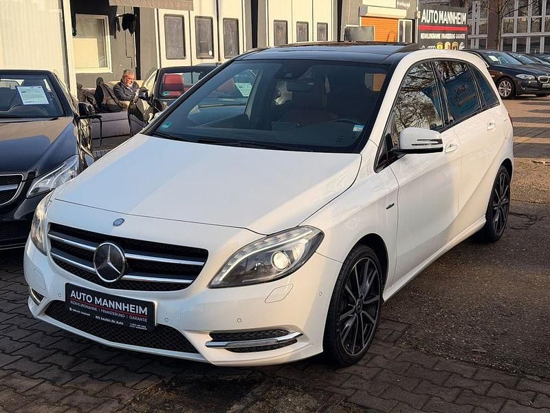 Gebraucht Mercedes B200 156 PS (114 kW) 2012 Weiß Van / Kleinbus