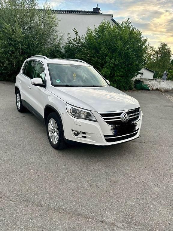 Weiß Gebraucht 2009 VW Tiguan Sportline SUV | 10.500 € (Etwas zu teuer) - Bild 1/4
