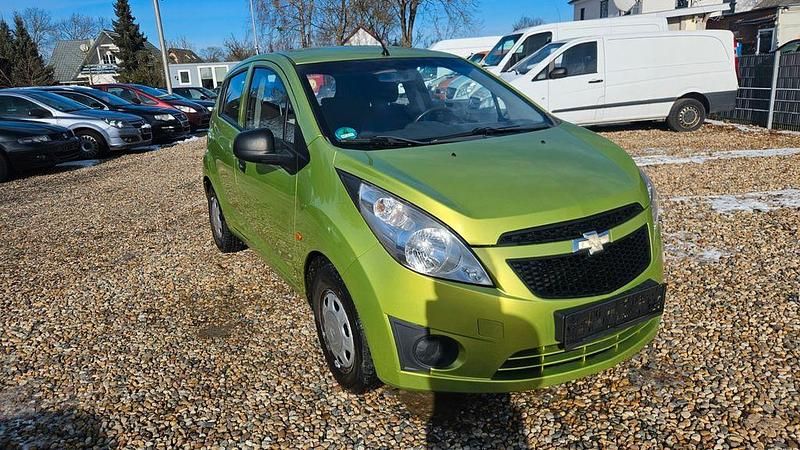 Second-hand Chevrolet Spark 68 CP (50 kW) 2011 Verde Hatchback