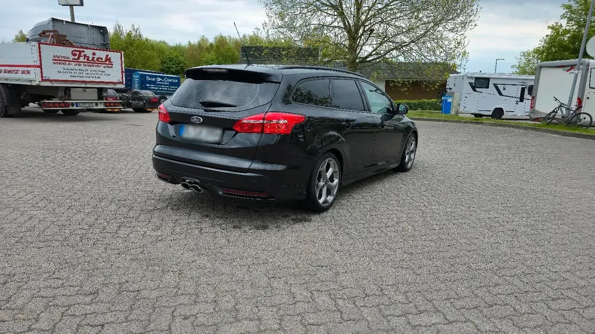 Gebraucht Ford Focus ST 185 PS (136 kW) 2015 Schwarz Kombi