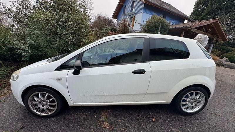 Gebraucht Fiat Grande Punto 77 PS (56 kW) 2009 Weiß Kleinwagen