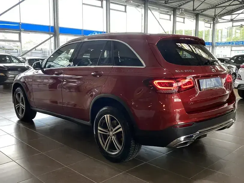 Gebraucht Mercedes GLC300e 320 PS (235 kW) 2022 Rot SUV