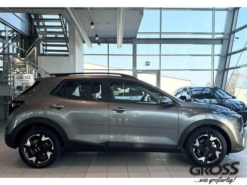 Neu Kia Stonic 101 PS (74 kW) 2025 M7g) astro grey m (grau SUV