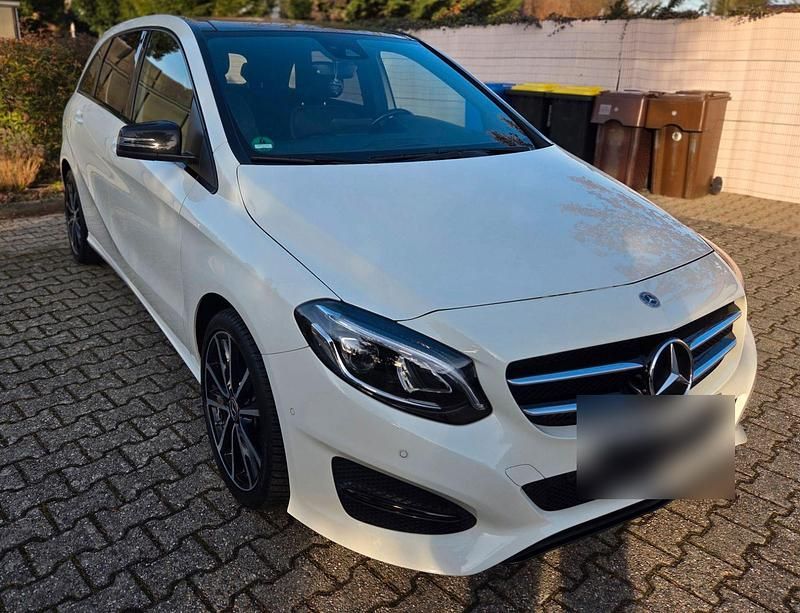 Gebraucht Mercedes B220 Night 177 PS (130 kW) 2017 Weiß Van / Kleinbus