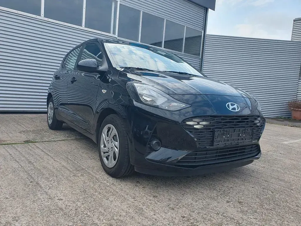 Gebraucht Hyundai i10 63 PS (46 kW) 2024 Schwarz Kleinwagen
