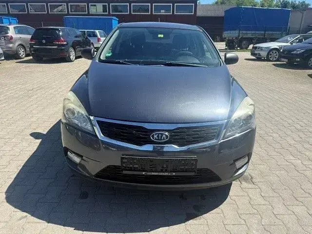 Gebraucht Kia Ceed 109 PS (80 kW) 2011 Grau Kleinwagen