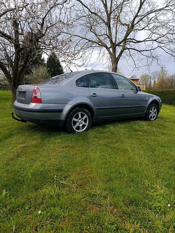 Gebraucht VW Passat 101 PS (74 kW) 2003 Grau Limousine