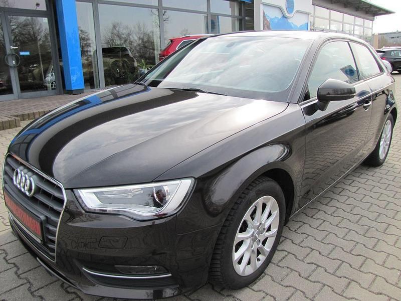 Gebraucht Audi A3 Attraction 122 PS (89 kW) 2013 Braun Limousine