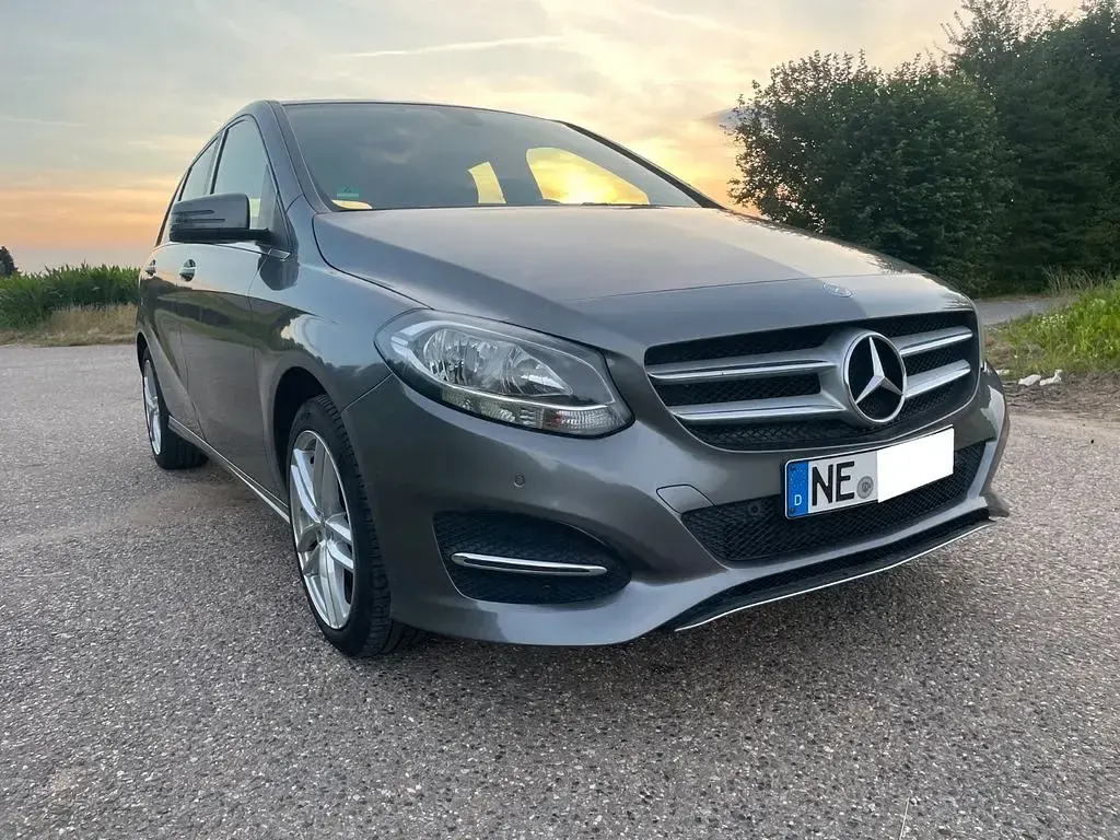 Gebraucht Mercedes B200 136 PS (100 kW) 2016 Grau Kleinwagen