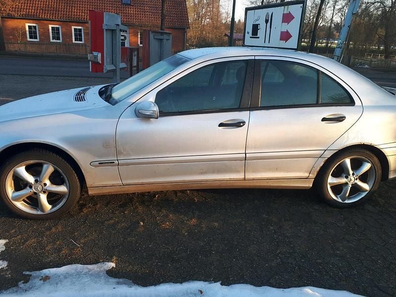 Silber Gebraucht 2004 Mercedes C200 Limousine | 1.700 € (Guter Preis) - Bild 1/3