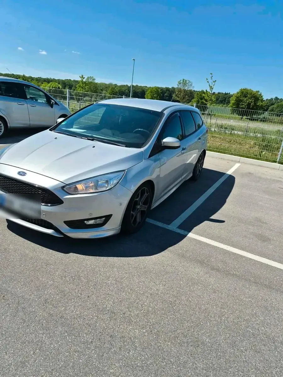 Gebraucht Ford Focus 105 PS (77 kW) 2016 Grün Kombi