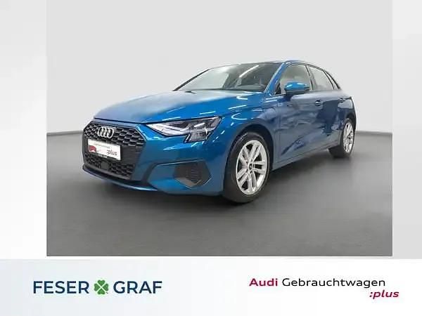 Atollblau metallic Gebraucht 2022 Audi A3 Sport Limousine | 23.980 € (Fairer Preis) - Bild 1/4
