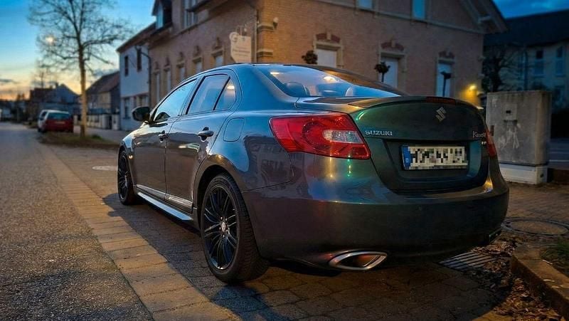 Gebraucht Suzuki Kizashi 178 PS (130 kW) 2011 Grau Limousine