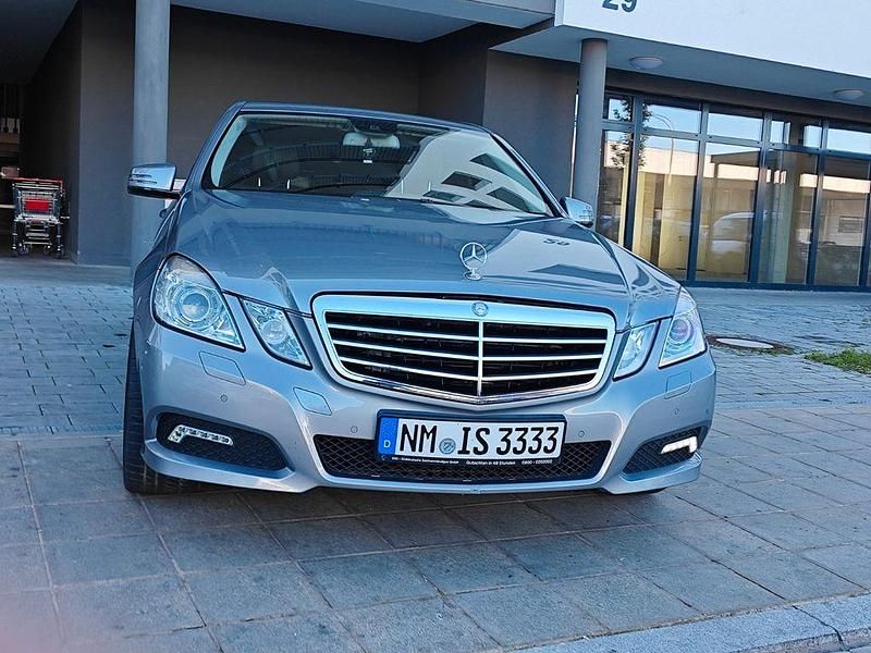 Silber Gebraucht 2009 Mercedes E350 Limousine | 7.000 € (Superpreis) - Bild 1/4