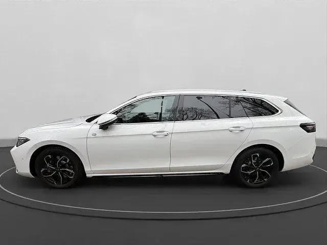 Gebraucht VW Passat R-line 193 PS (141 kW) 2025 Weiß Kombi