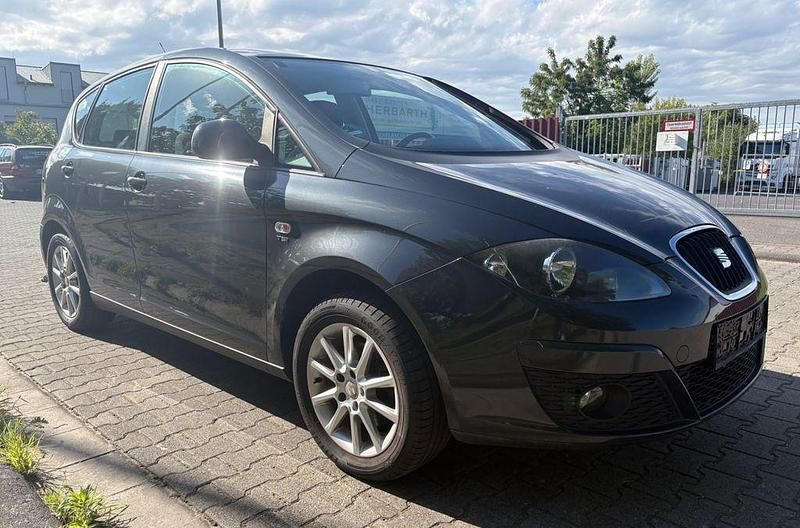 Grau Gebraucht 2010 Seat Altea Van / Kleinbus | 3.990 € (Fairer Preis) - Bild 1/4