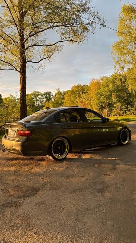 Grau Gebraucht 2006 BMW 320 Limousine | 7.700 € - Bild 1/4