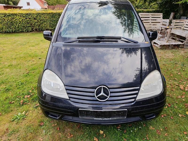 Schwarz Gebraucht 2004 Mercedes Vaneo Van / Kleinbus | 900 € (Guter Preis) - Bild 1/4