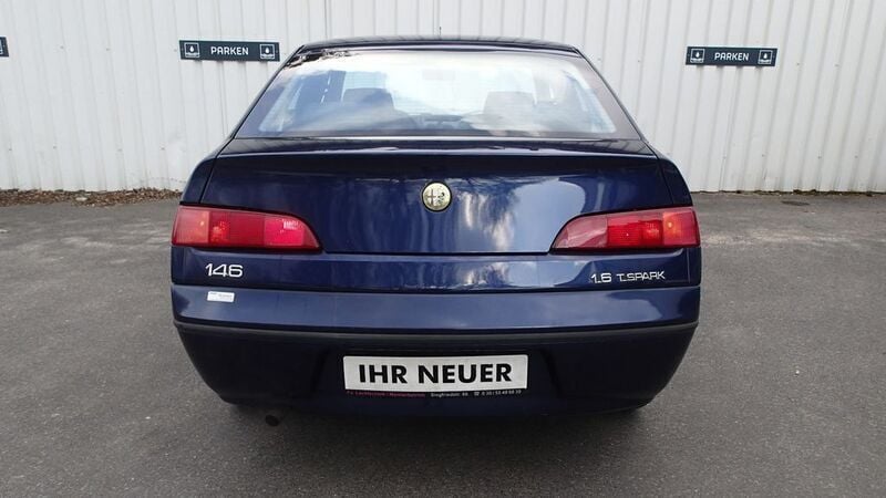Second-hand Alfa Romeo 146 120 CP (88 kW) 2000 Albastru Hatchback