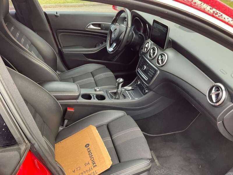 Rot Gebraucht 2017 Mercedes CLA180 Urban Limousine | 14.777 € (Fairer Preis) - Bild 1/4