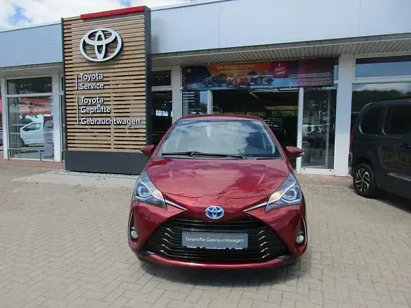 Gebraucht Toyota Yaris Plus 100 PS (73 kW) 2017 Tokiorot perleffekt