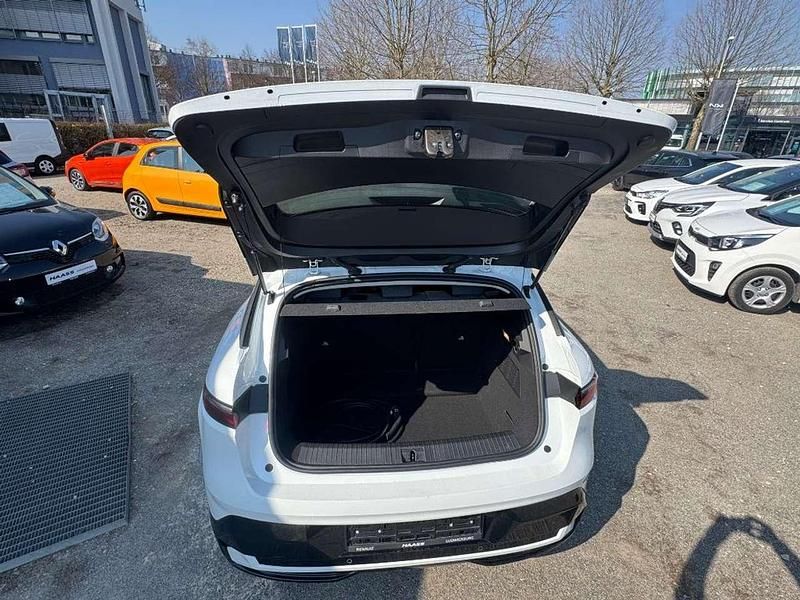 Usado Renault Megane E-Tech Equilibre 96 kW (131 CV) 2023 Blanco Berlina