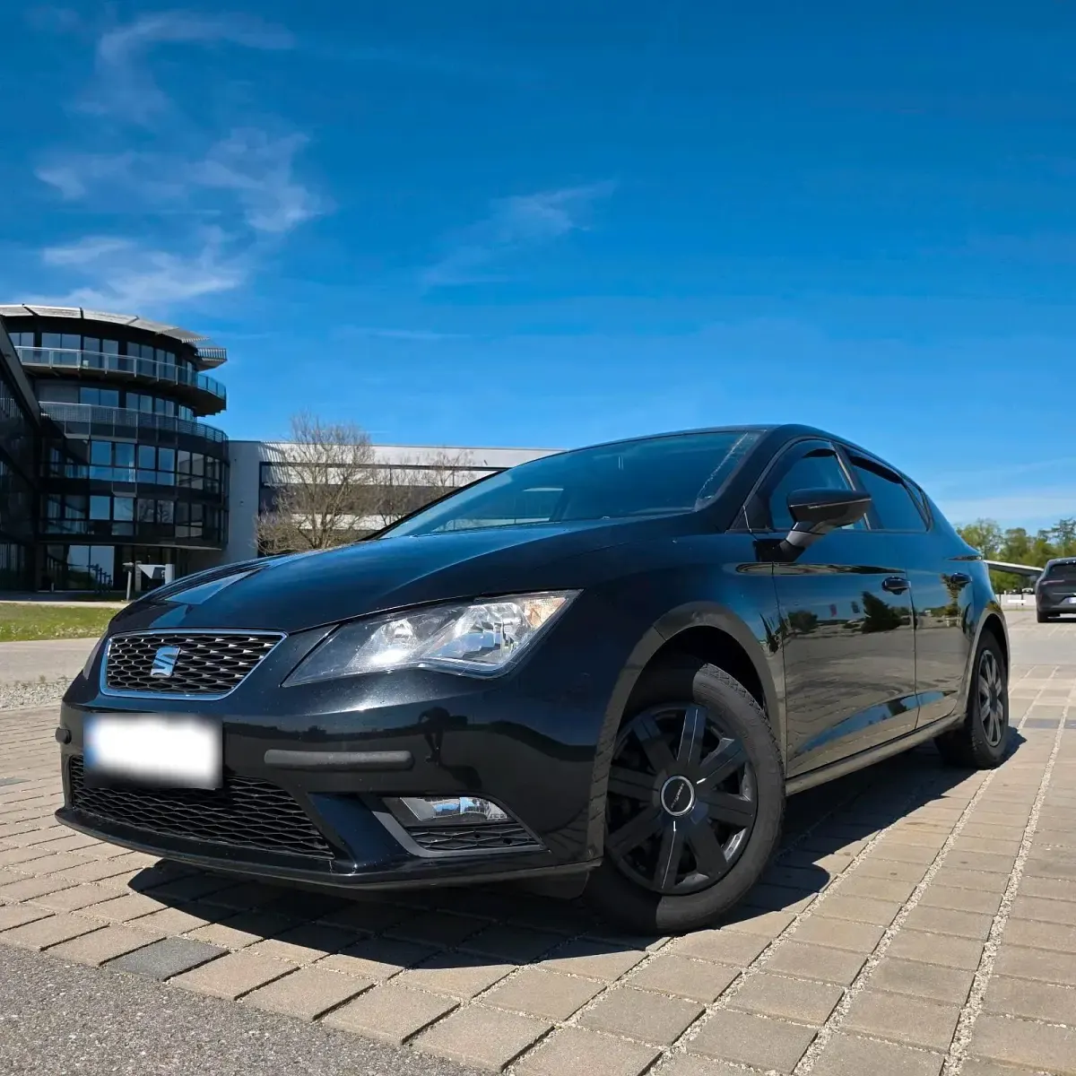Używany Seat Leon 110 KM (80 kW) 2015 Czarny Sedan/Limuzyna