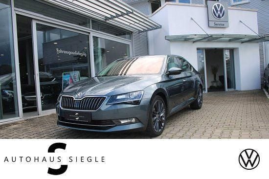 Quarzgrau Gebraucht 2019 Skoda Superb Premium Edition Limousine | 24.690 € (Fairer Preis) - Bild 1/4