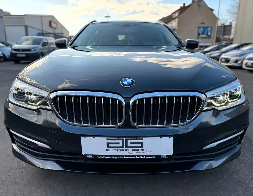 Gebraucht BMW 530 Performance 265 PS (194 kW) 2018 Sophistograu Kombi