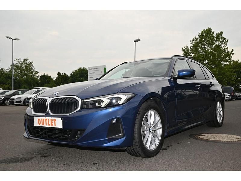 Blau Gebraucht 2023 BMW 320 Shadowline Kombi | 29.790 € (Superpreis) - Bild 1/4