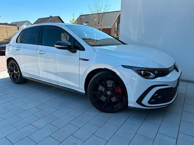 Weiß Gebraucht 2022 VW Golf VIII GTI Limousine | 23.950 € (Guter Preis) - Bild 1/4