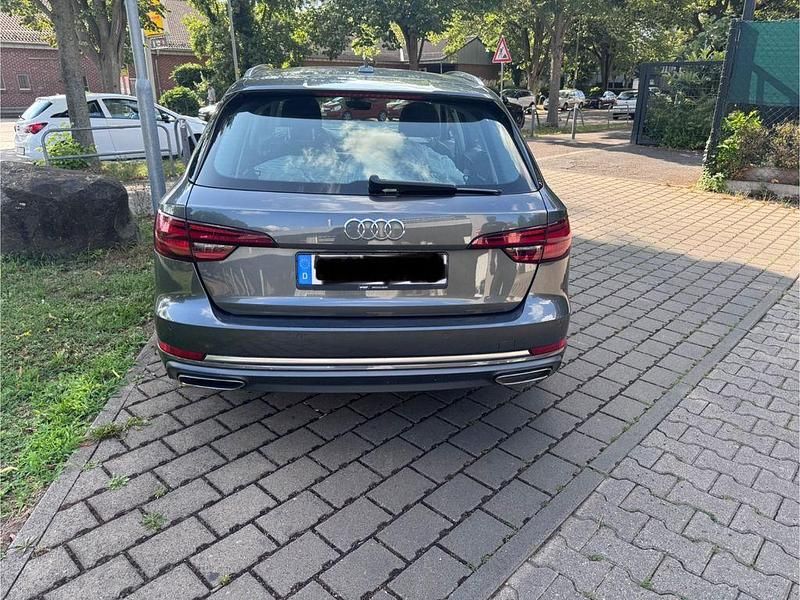 Gebraucht Audi A4 Performance 190 PS (139 kW) 2019 Grau Kombi
