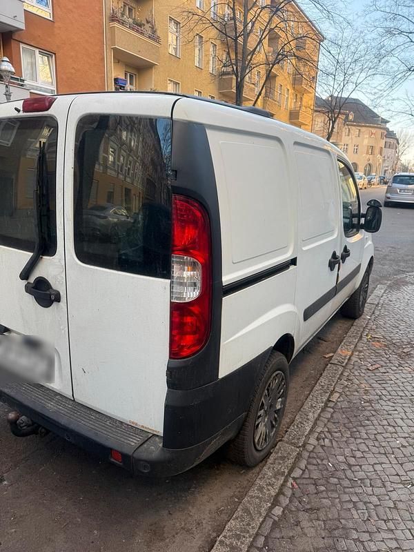 Weiß Gebraucht 2007 Fiat Doblò Van / Kleinbus | 2.300 € (Guter Preis) - Bild 1/4