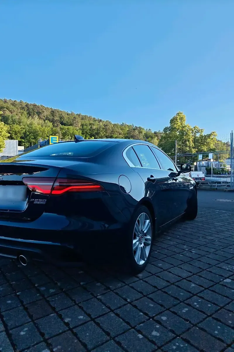 Gebraucht Jaguar XE 250 PS (183 kW) 2020 Blau Limousine
