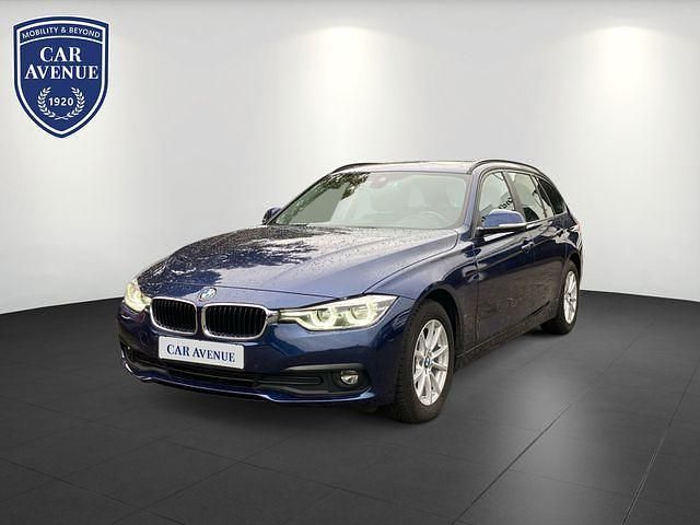 Blau Gebraucht 2019 BMW 318 Advantage Kombi | 15.990 € (Fairer Preis) - Bild 1/4