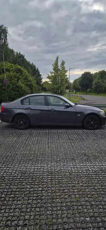 Gebraucht BMW 318 129 PS (94 kW) 2006 Grau Limousine
