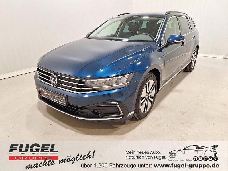 Aquamarinblau metallic Gebraucht 2022 VW Passat GTE Kombi | 19.899 € (Superpreis) - Bild 1/4