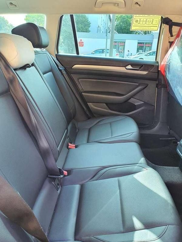 Beige Gebraucht 2015 VW Passat Trendline Kombi | 5.499 € - Bild 1/4